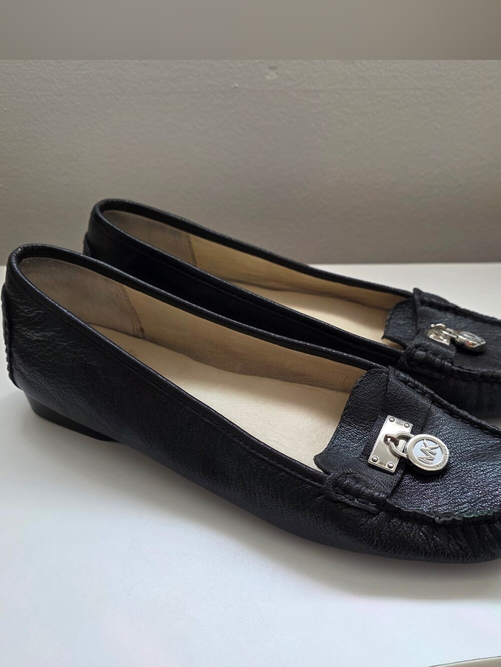 Michael Kors Hamilton leather Loafers black Leather With Silver Lock Size 8.5 - Picture 4 of 7